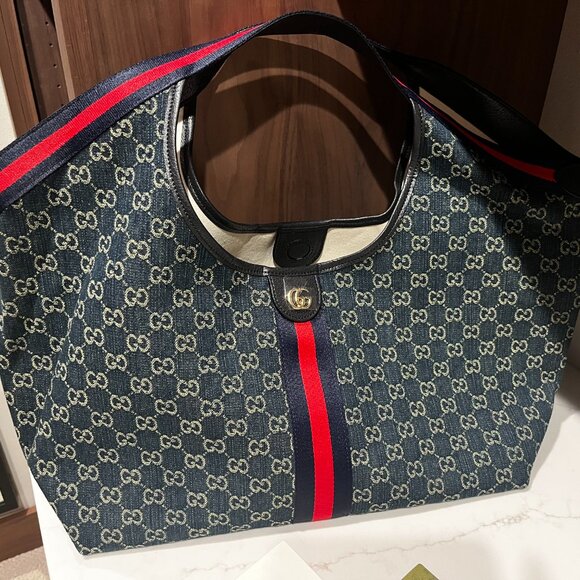 Gucci Hangbag - Picture 3 of 3